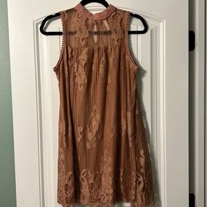Lace sleeveless dress